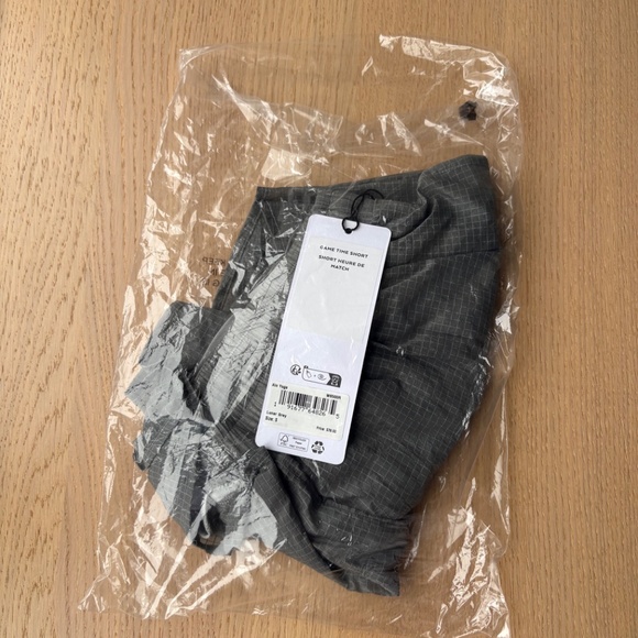 Alo-  Game Time Short, Lunar Grey - Picture 6 of 8